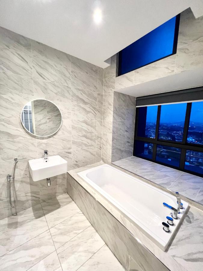 Imperio Residences Private Bathtub Or Jacuzzi By Nestcove Malacca エクステリア 写真