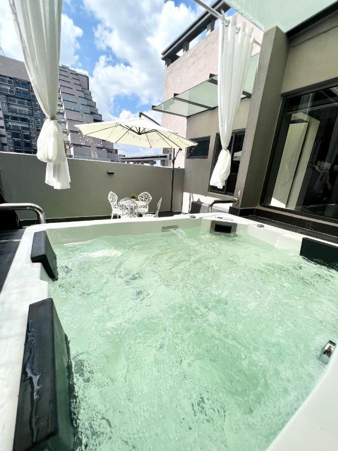 Imperio Residences Private Bathtub Or Jacuzzi By Nestcove Malacca エクステリア 写真