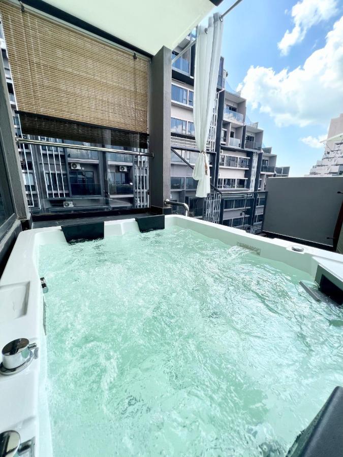 Imperio Residences Private Bathtub Or Jacuzzi By Nestcove Malacca エクステリア 写真